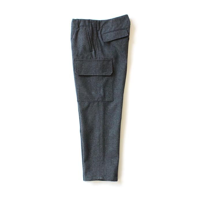 146844957 STILL BY HAND / PT0594 ウールカーゴパンツ - Charcoal<img class='new_mark_img2' src='//img.shop-pro.jp/img/new/icons47.gif' style='border:none;display:inline;margin:0px;padding:0px;width:auto;' /> 02