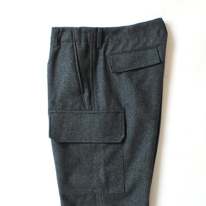146844957 STILL BY HAND / PT0594 ウールカーゴパンツ - Charcoal<img class='new_mark_img2' src='//img.shop-pro.jp/img/new/icons47.gif' style='border:none;display:inline;margin:0px;padding:0px;width:auto;' /> 02