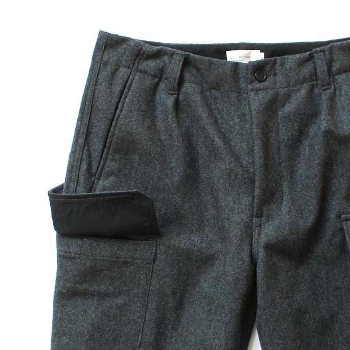 146844957 STILL BY HAND / PT0594 ウールカーゴパンツ - Charcoal<img class='new_mark_img2' src='//img.shop-pro.jp/img/new/icons47.gif' style='border:none;display:inline;margin:0px;padding:0px;width:auto;' /> 02