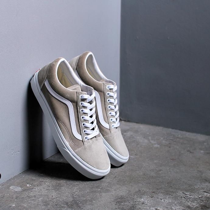 147294334 VANS / Velvet Old Skool - Gray ヴァンズ ベルベットオールドスクール ベージュ VN0A4BV5TCH<img class='new_mark_img2' src='//img.shop-pro.jp/img/new/icons47.gif' style='border:none;display:inline;margin:0px;padding:0px;width:auto;' /> 01