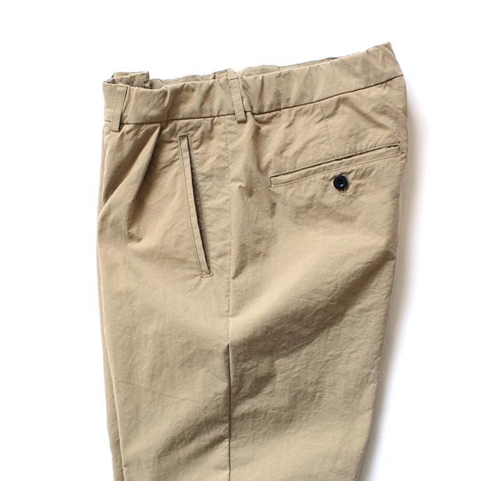 147865943 STILL BY HAND / PT0694 ナイロン素材セットアップパンツ - Beige 02