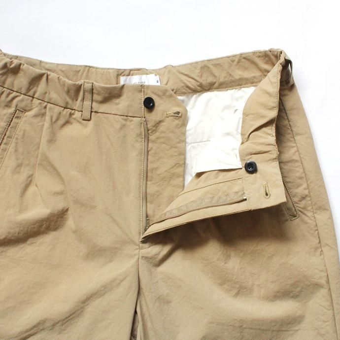 147865943 STILL BY HAND / PT0694 ナイロン素材セットアップパンツ - Beige 02
