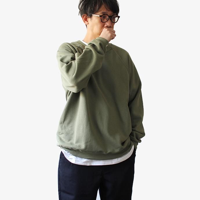 147902637 Fruit of the Loom Europe / Classic Raglan Sweat - Classic Olive<img class='new_mark_img2' src='//img.shop-pro.jp/img/new/icons47.gif' style='border:none;display:inline;margin:0px;padding:0px;width:auto;' /> 02