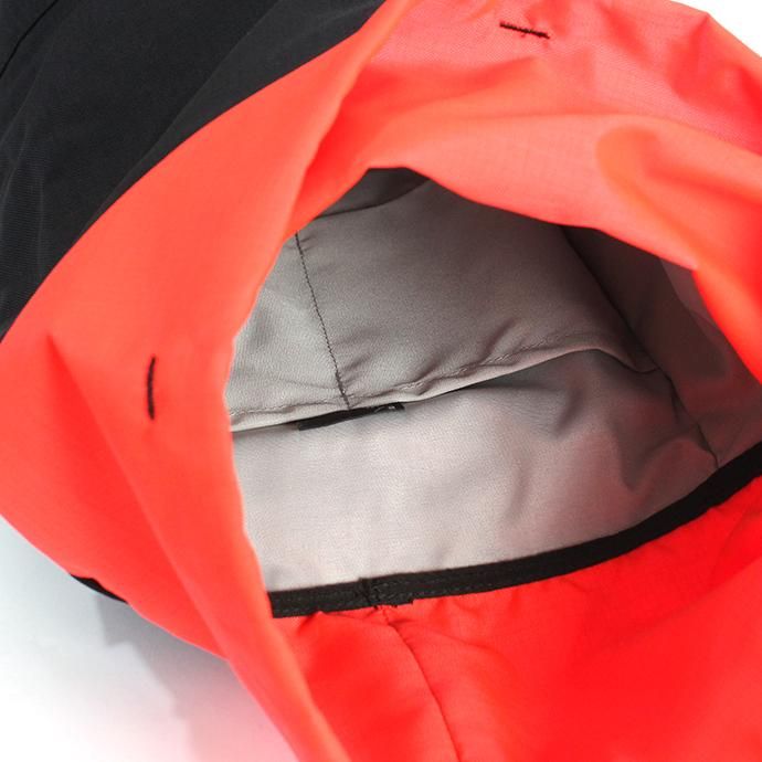 147944539 BRAASI INDUSTRY / TEKLA ALPINIST - 20L Black 耐水バックパック 02