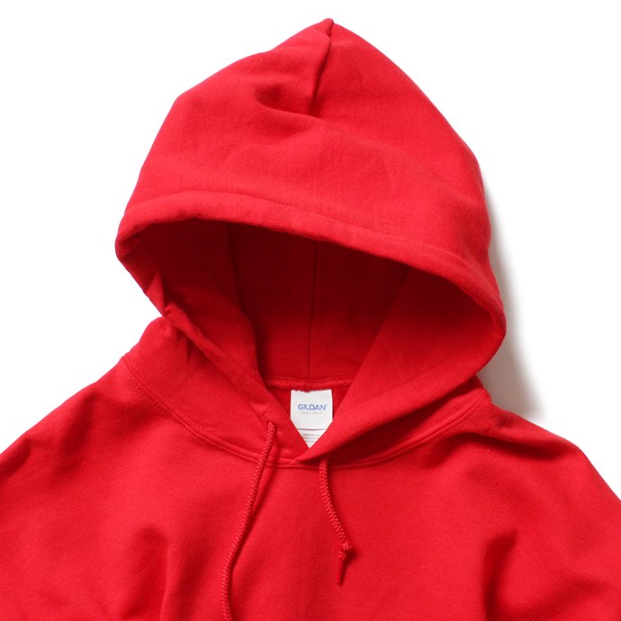 gildan red sweatshirt