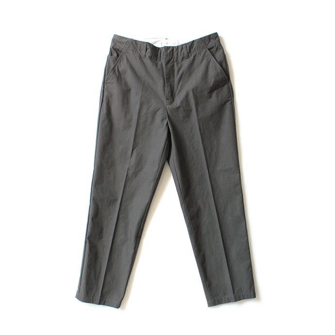 148439161 STILL BY HAND / PT04201 センタープレススラックス - Charcoal 01