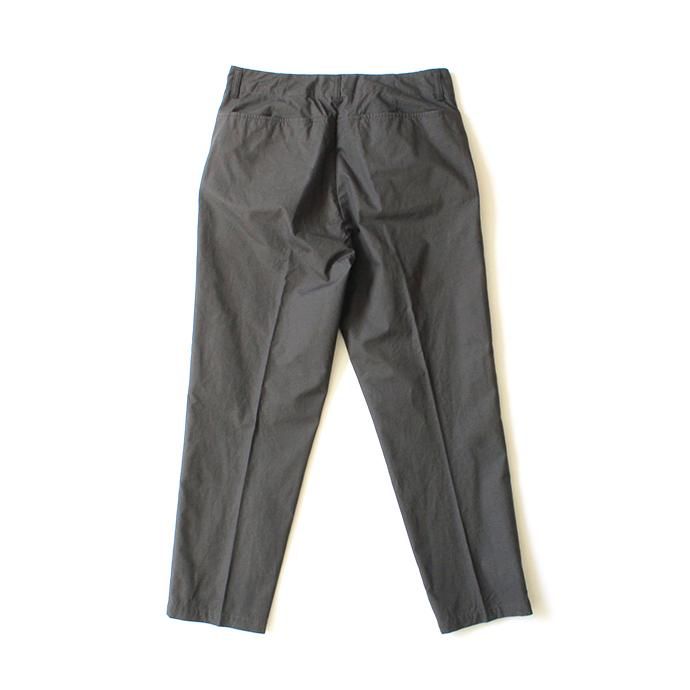 148439161 STILL BY HAND / PT04201 センタープレススラックス - Charcoal 02