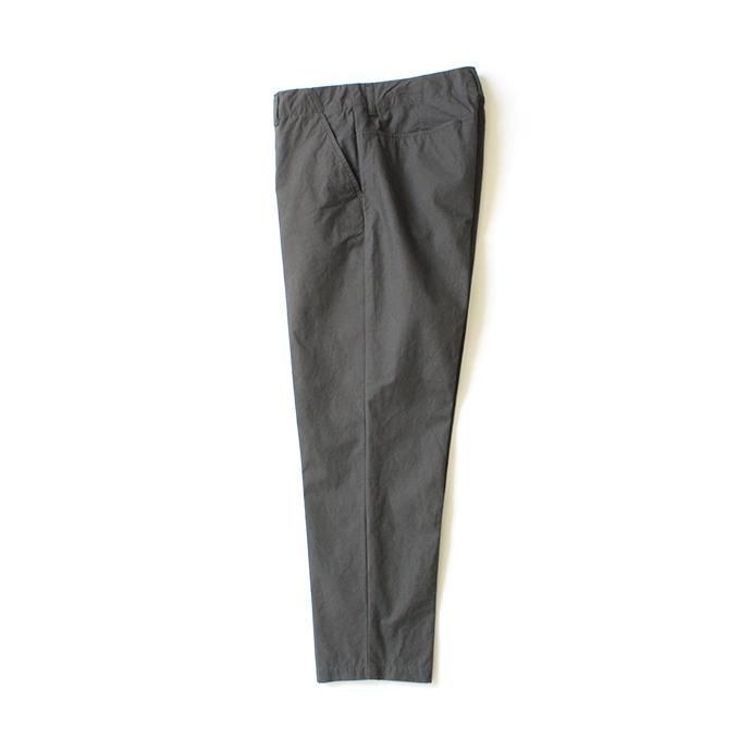 148439161 STILL BY HAND / PT04201 センタープレススラックス - Charcoal 02