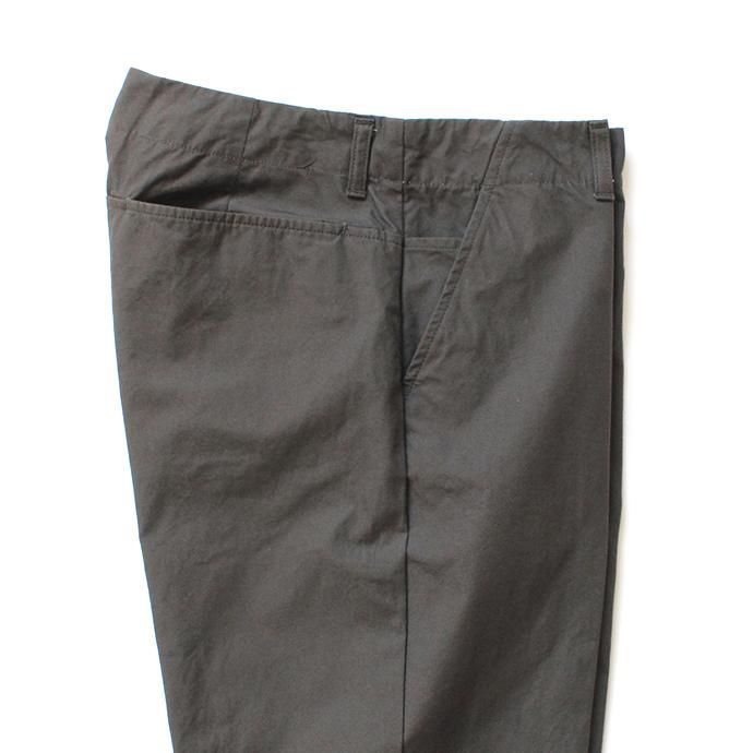 148439161 STILL BY HAND / PT04201 センタープレススラックス - Charcoal 02