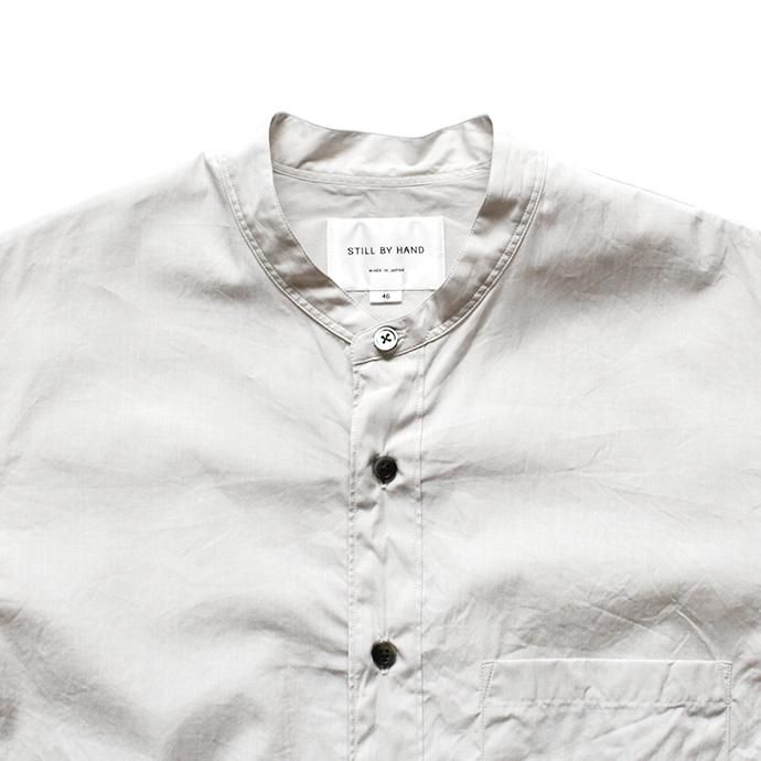 148986858 STILL BY HAND / SH04201 バンドカラーシャツ - Light Grey<img class='new_mark_img2' src='//img.shop-pro.jp/img/new/icons47.gif' style='border:none;display:inline;margin:0px;padding:0px;width:auto;' /> 02
