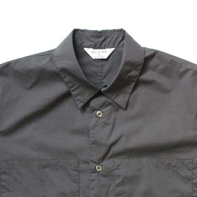 151242011 STILL BY HAND / SH02202 ブロード素材半袖シャツ - Charcoal<img class='new_mark_img2' src='//img.shop-pro.jp/img/new/icons20.gif' style='border:none;display:inline;margin:0px;padding:0px;width:auto;' /> 02