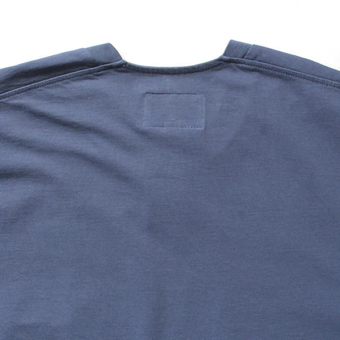 152533837 STILL BY HAND / CS04203 クルーネック長袖ポケットT - Slate Blue 02
