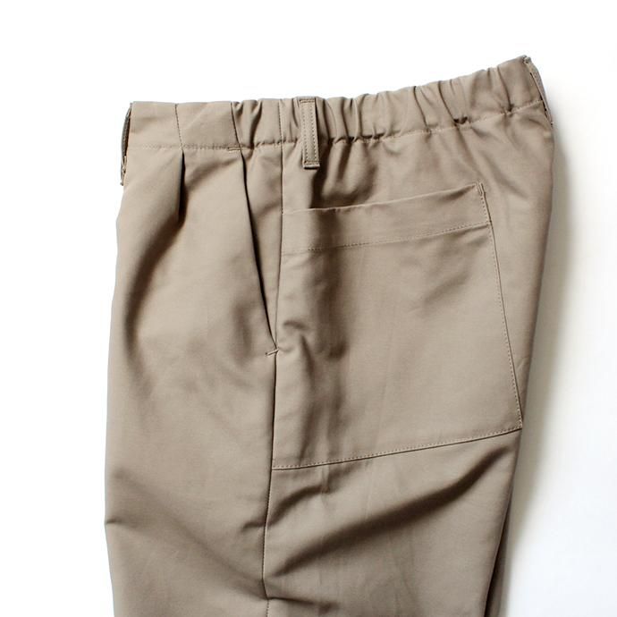 152755001 STILL BY HAND / PT02203 コットンダブルクロス テーパードパンツ - Greige 02