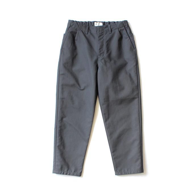 152755017 STILL BY HAND / PT02203 コットンダブルクロス テーパードパンツ - Slate Grey 01