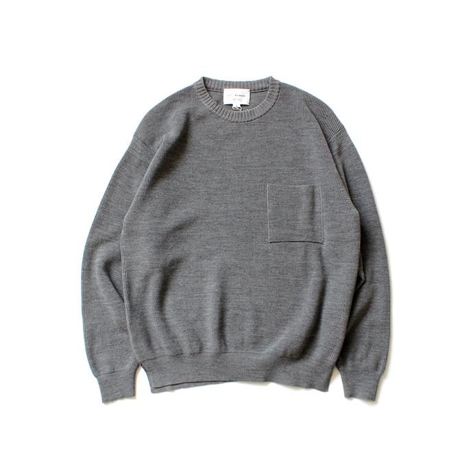 154365212 STILL BY HAND / KN02203 コットンウール クルーネックセーター - Grey<img class='new_mark_img2' src='//img.shop-pro.jp/img/new/icons47.gif' style='border:none;display:inline;margin:0px;padding:0px;width:auto;' /> 01