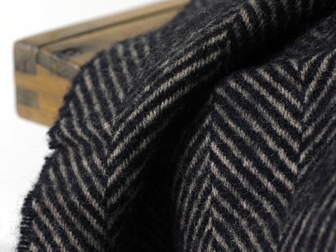 51071221 TWEEDMILL / ウール ヘリンボーンブランケット - ブラック<img class='new_mark_img2' src='//img.shop-pro.jp/img/new/icons47.gif' style='border:none;display:inline;margin:0px;padding:0px;width:auto;' /> 02