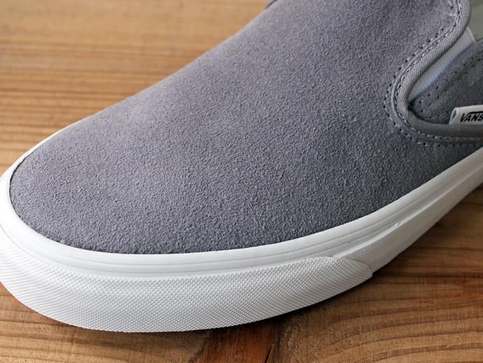 VANS Vintage Suede Slip-On - Frost Gray/Blanc<img class='new_mark_img2' src='//img.shop-pro.jp/img/new/icons47.gif' style='border:none;display:inline;margin:0px;padding:0px;width:auto;' /> 02