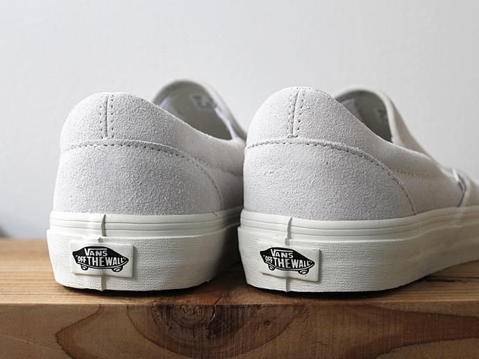 93664844 VANS / Vintage Suede Slip-On - True White/Blanc<img class='new_mark_img2' src='//img.shop-pro.jp/img/new/icons47.gif' style='border:none;display:inline;margin:0px;padding:0px;width:auto;' /> 02