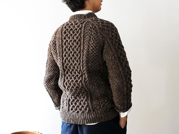 H. ROBINSON KNITTING H. ROBINSON KNITTING / Hand Knitted Cable P/O ハンドニットケーブル編みプルオーバー - Brown Ale 02