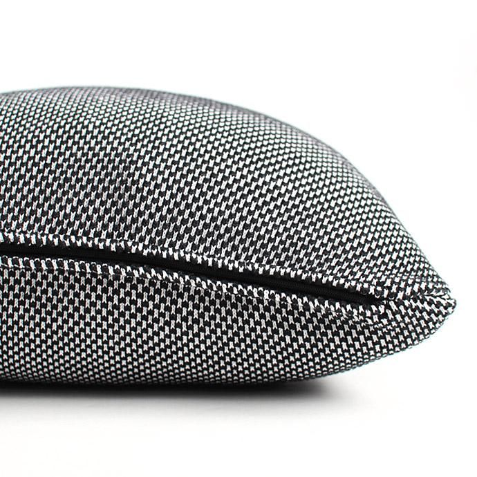 crepuscule crepuscule / ニットクッション - Black x White(ブラック/ホワイト)<img class='new_mark_img2' src='//img.shop-pro.jp/img/new/icons47.gif' style='border:none;display:inline;margin:0px;padding:0px;width:auto;' /> 02