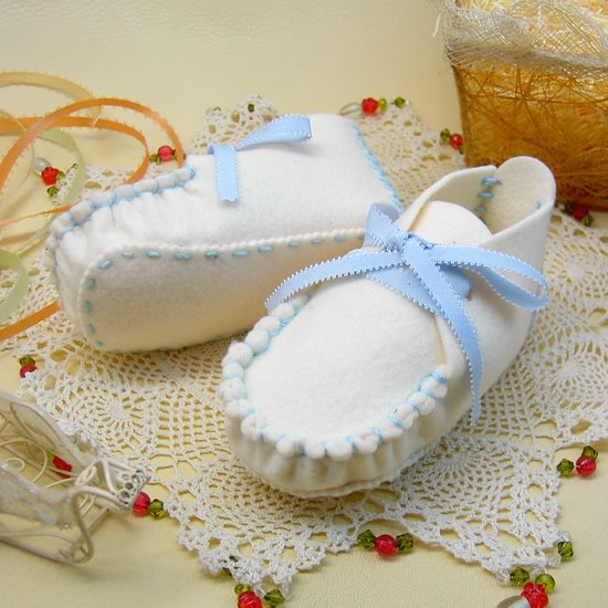 出産祝いに手作り赤ちゃん靴を フェルトで作るファーストシューズの作り方