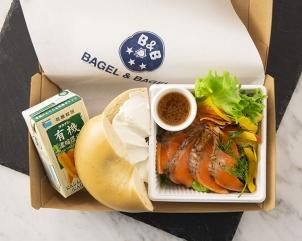 ランチbox プレーン 炙りサーモン 有機人参 有機オレンジジュース Bagel Bagel ベーグル ベーグル パーティーケータリング ランチ Boxデリバリー