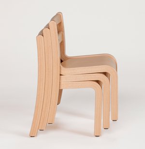 Piccola-chairは5脚まで積み重ねることができます