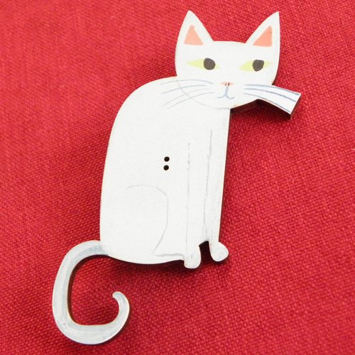 北欧風 木製ボタンピンブローチ 白猫 猫雑貨 猫グッズ専門通販 猫的生活百貨店 けいと屋ニコル