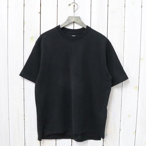 black crew neck pullover