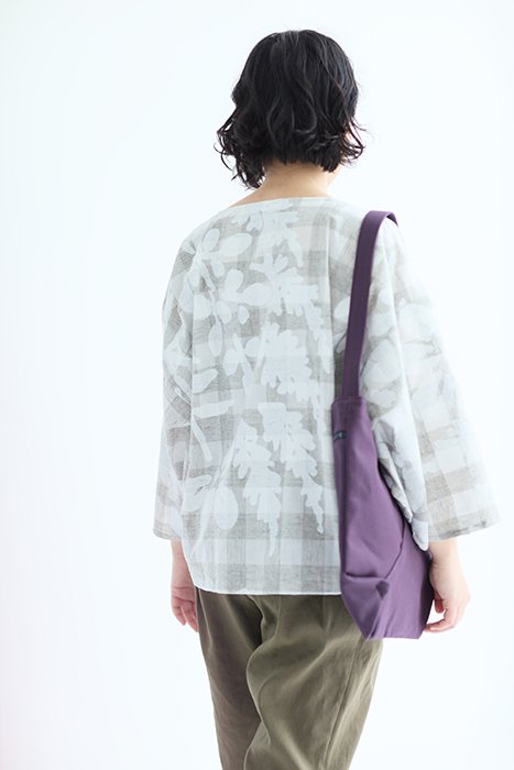 Sou Sou 布袋 褄飾り 穏 つまかざり おだやか ショルダーの端 褄 に飾り テキスタイル が付いた鞄です