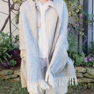 <img class='new_mark_img1' src='https://img.shop-pro.jp/img/new/icons1.gif' style='border:none;display:inline;margin:0px;padding:0px;width:auto;' />【1番人気】ラプアン カンクリ マリア ポケットショール(グレー×ホワイト)/ LAPUAN KANKURIT MARIA Pocket Shawl / 北欧 【送料無料】