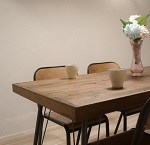 カフェのような家になる！カフェ風なインテリアに変えちゃう方法ページ古材のテーブル