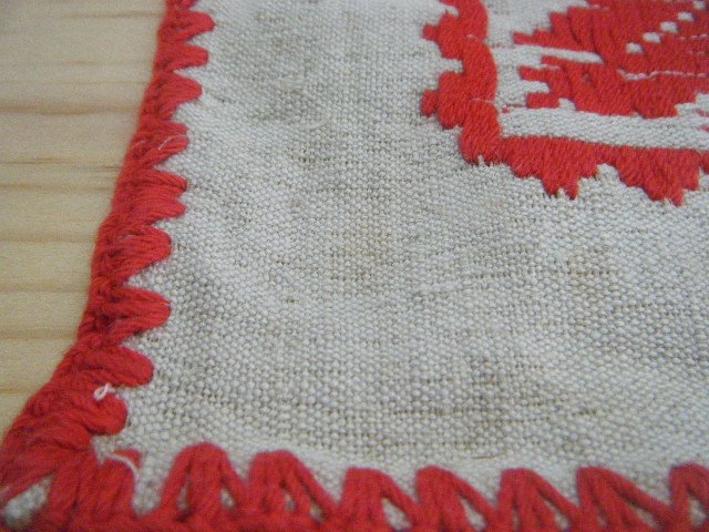 ハンガリー 古いトランシルヴァニア地方の伝統模様フォークロア刺繍小さなタペストリー（イーラーショシュ糸使用 小2）