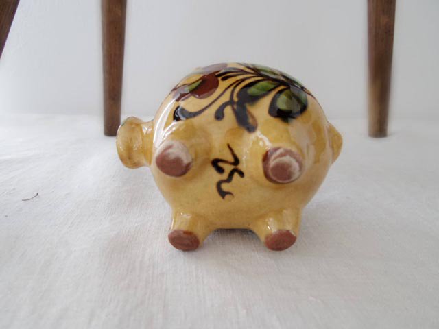 ハンガリー 陶器の小さな豚の貯金箱 ・Hungary pottery piggy bank