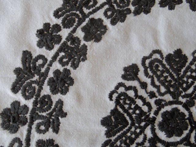 ルーマニア 刺繍 イーラーショシュ テーブルクロス タペストリー 正方形 黒 Romania irasos cloth black