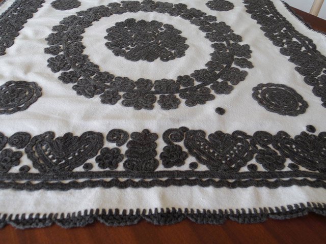 ルーマニア 刺繍 イーラーショシュ テーブルクロス タペストリー 正方形 黒 Romania irasos cloth black