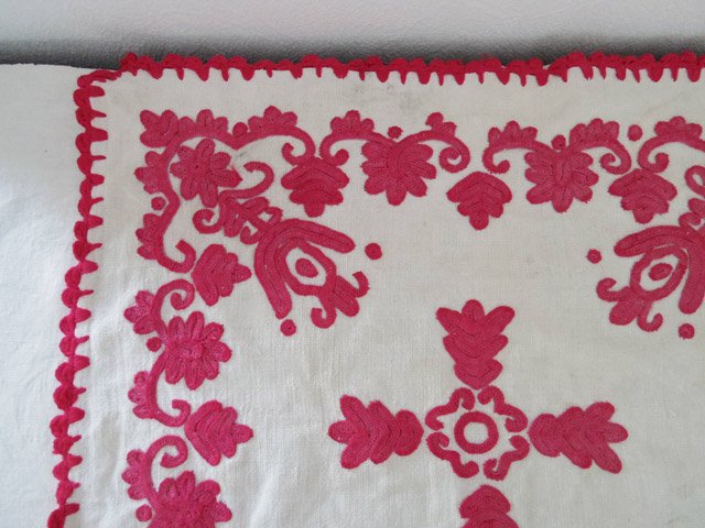 ルーマニア 刺繍 イーラーショシュ クロス 48X44 赤 Romania irasos embroidery