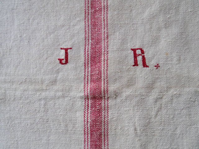ルーマニア 手織リネンの穀物袋  ヘリンボーン 赤ライン （126x52）