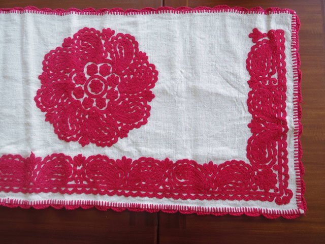 ルーマニア カロタセグ セーク村 イーラーショシュ 刺繍 回転するバラ 赤  198x42 Romania irasos enbroidery rose