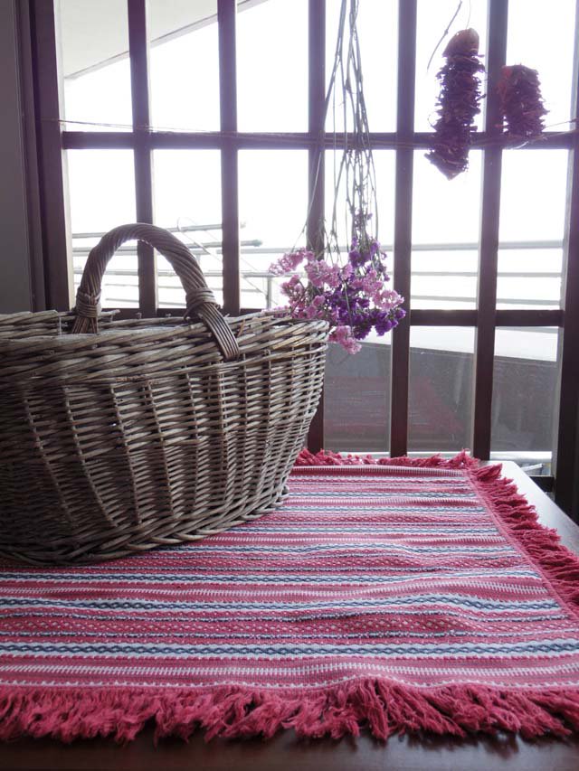 ルーマニア トランシルバニア地方の伝統柄 織物 赤 パターン１ Romania traditional textile 