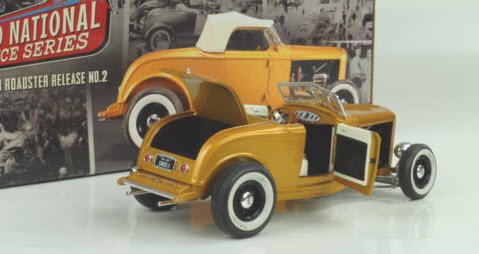 Acme 1 18 フォード ロードスター 1932 グランドナショナルデュースシリーズ No 2 パガンゴールド ミニチャンプス専門店 Minichamps World