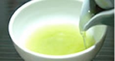 鹿児島茶の煎茶の淹れ方「お茶注ぐ」