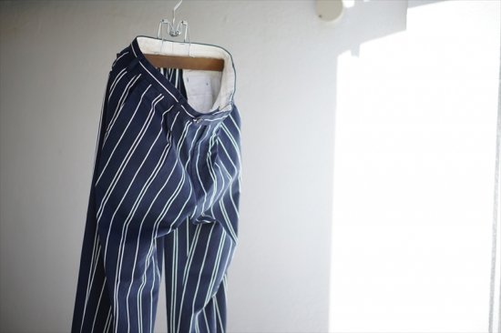 one stripe trousers