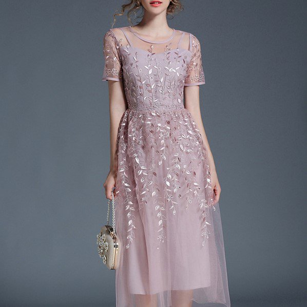 結婚式や二次会に　艶やかなリーフ刺繍がエレガントなチュールスカートの袖ありドレス　2色
